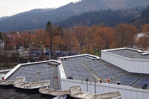 Hochschuldach mit PV-Anlage